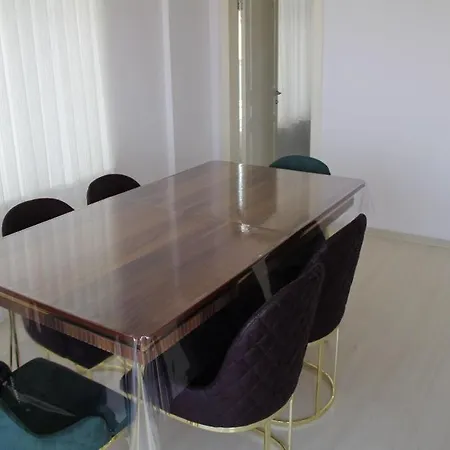 Abbasi Aparthotel 4*