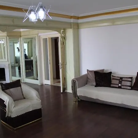 Abbasi Aparthotel 4*