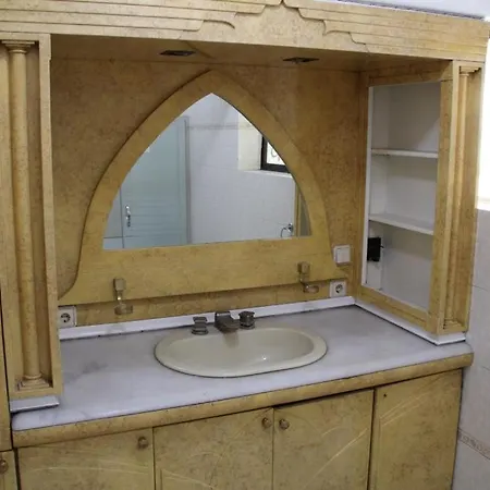 Abbasi Aparthotel 4*